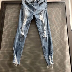 Sexy ripped jeans with narrow waist!